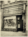 De winkelpui van De Wolhandel, Eerste Van Swindenstraat 50
<br/>
Bernard Eilers, Beeldbank Stadsarchief, Foto 1926
